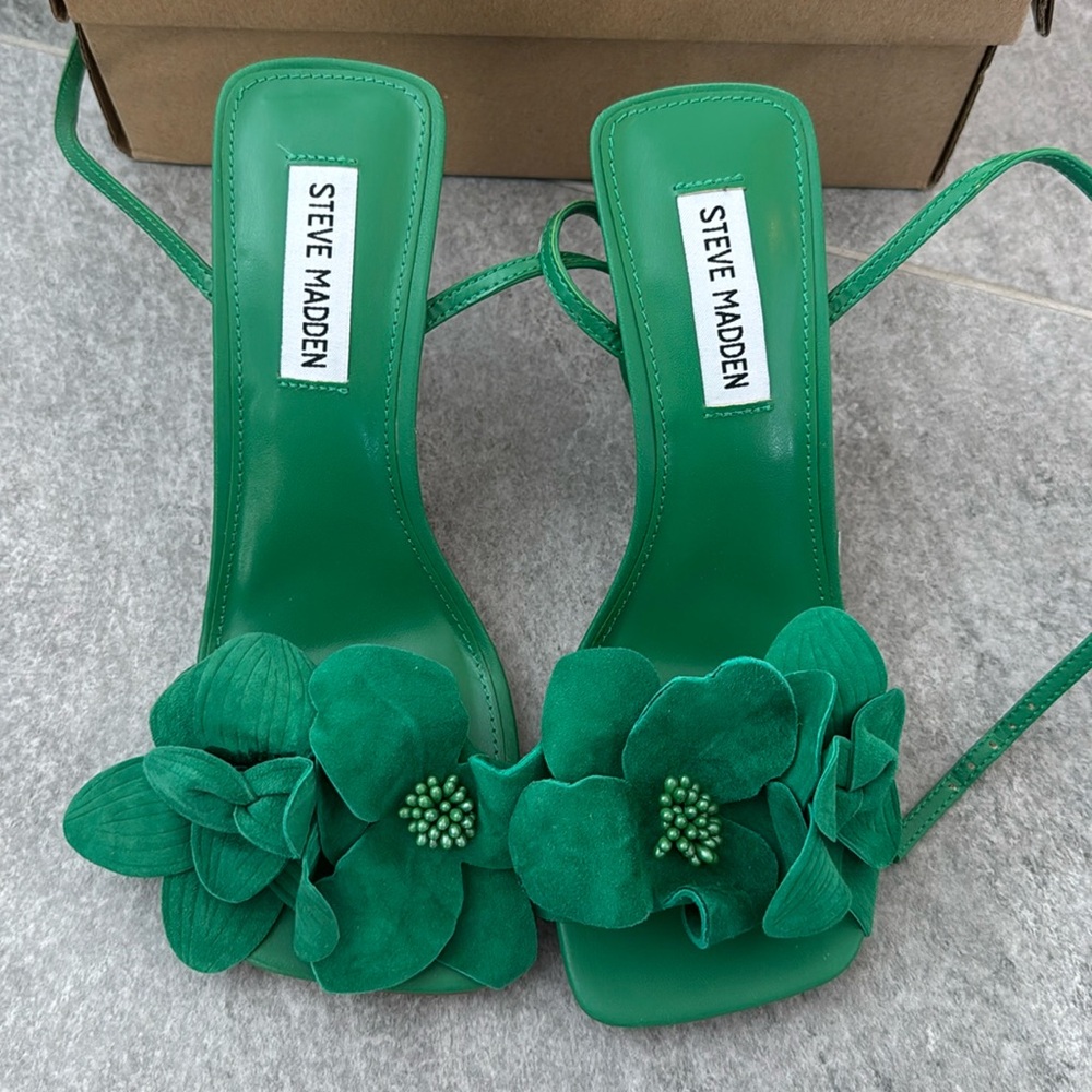 Steve Madden green sandals,